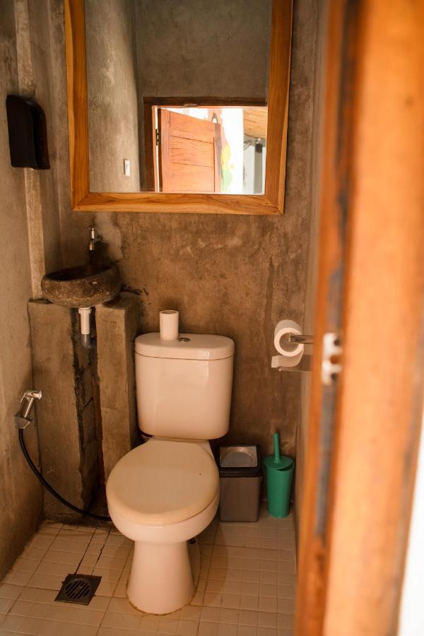 Waiwas Hostel Kuta  エクステリア 写真