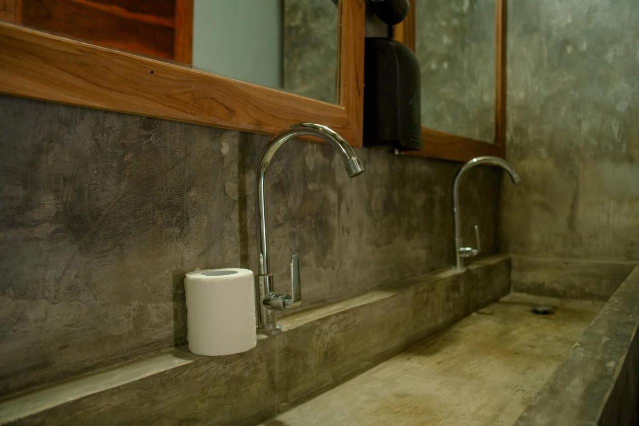 Waiwas Hostel Kuta  エクステリア 写真